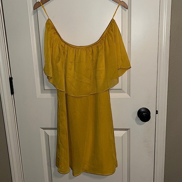 BB Dakota Off Shoulder Shift Dress Size Small - Picture 2 of 7